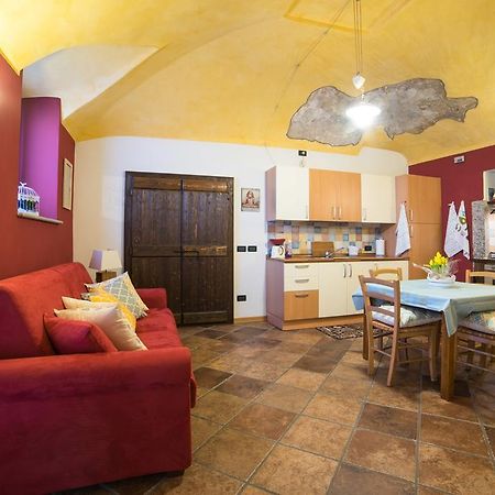 Casa Corte Alla Rocca Арона Экстерьер фото