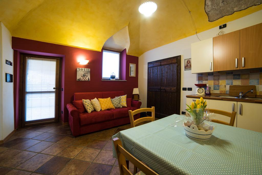Casa Corte Alla Rocca Арона Экстерьер фото