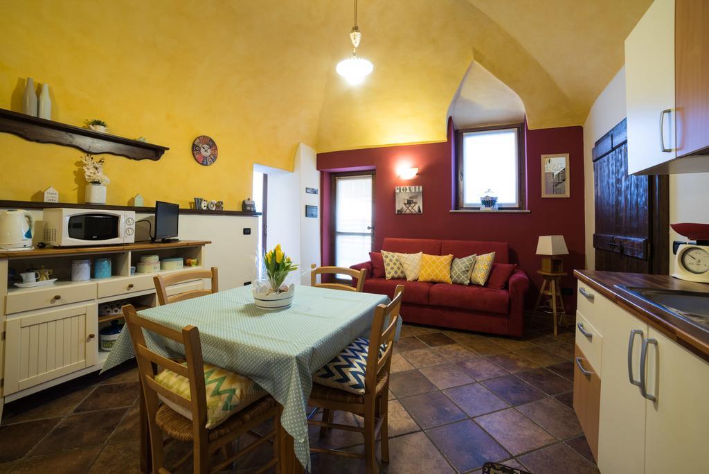 Casa Corte Alla Rocca Арона Экстерьер фото